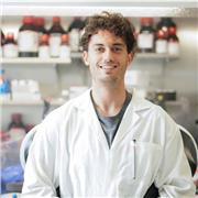 Laureato in chimica-fisica, da anni offro ripetizioni di chimica (organica, inorganica, generale e chimica-fisica)